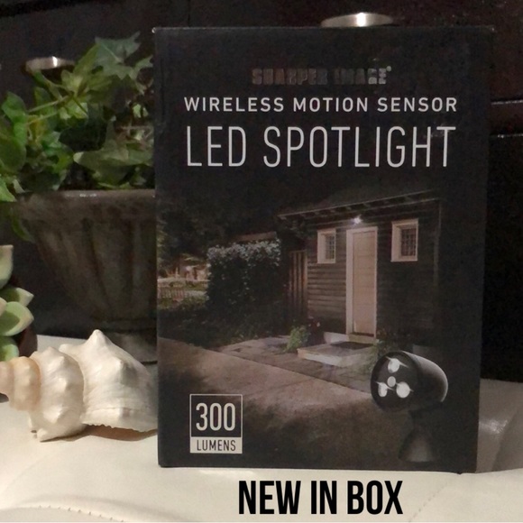 NEW Sharper Image Wireless Motion Sensor LED Spotlight-300 Lumens-Black - Picture 1 of 16